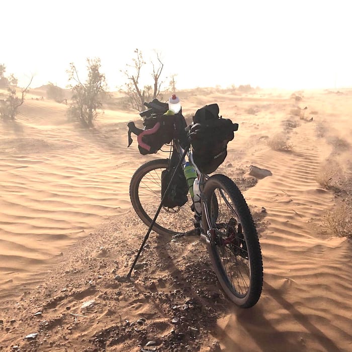 il biri utilizzato nel deserto durante un tour in bike packing