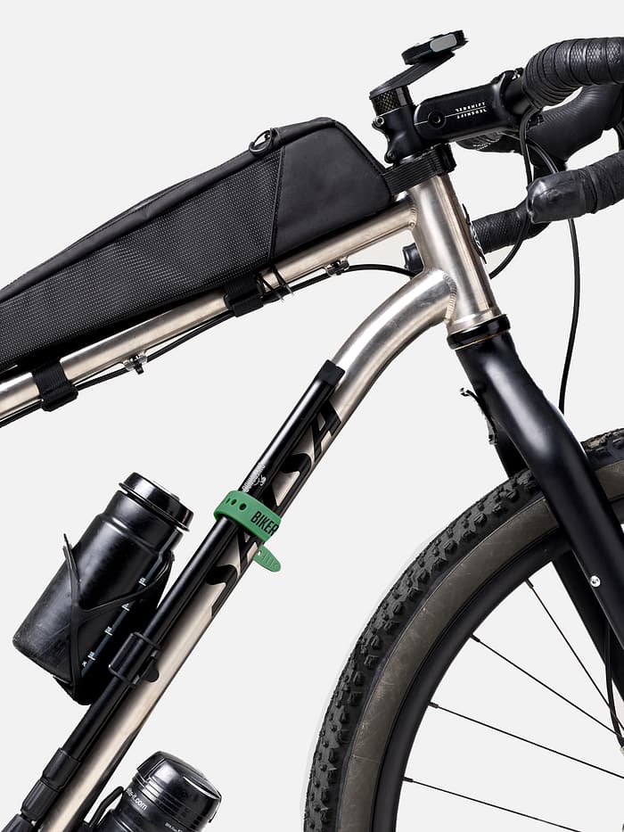 Cinghia Ultrafix Biri Fix montata su telaio bici per fissaggio accessori da bikepacking