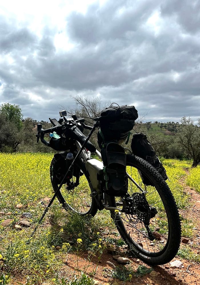 il biri utilizzato su una bici in carbonio con bike packing